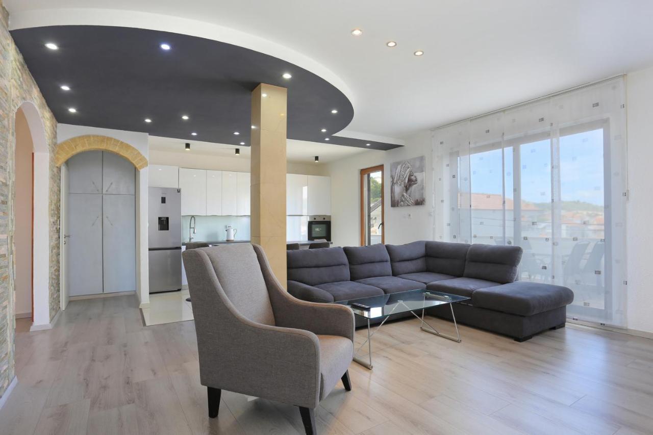 Apartments With A Parking Space Mastrinka, Ciovo - 4324 Trogir Extérieur photo