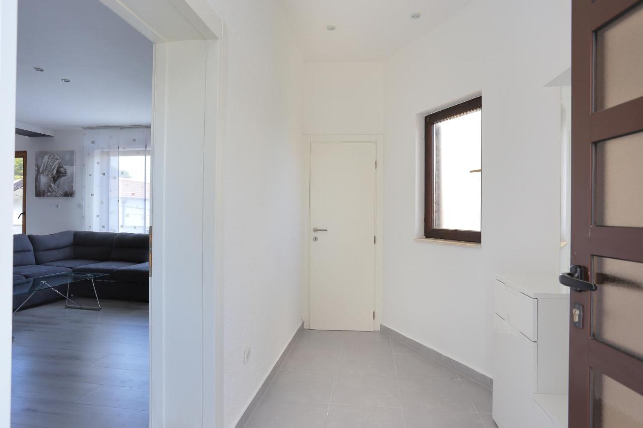 Apartments With A Parking Space Mastrinka, Ciovo - 4324 Trogir Extérieur photo